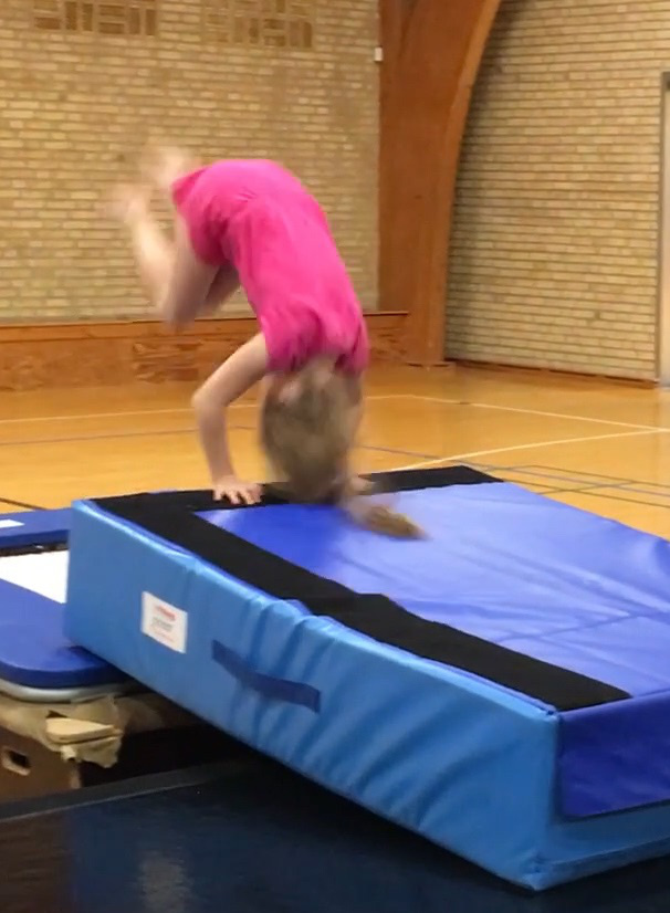 Forlæns rulle til forlæns salto