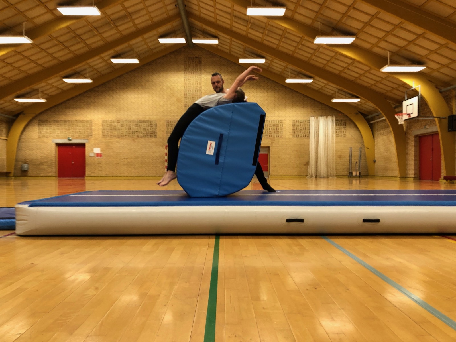 Kraftspring på multiplint