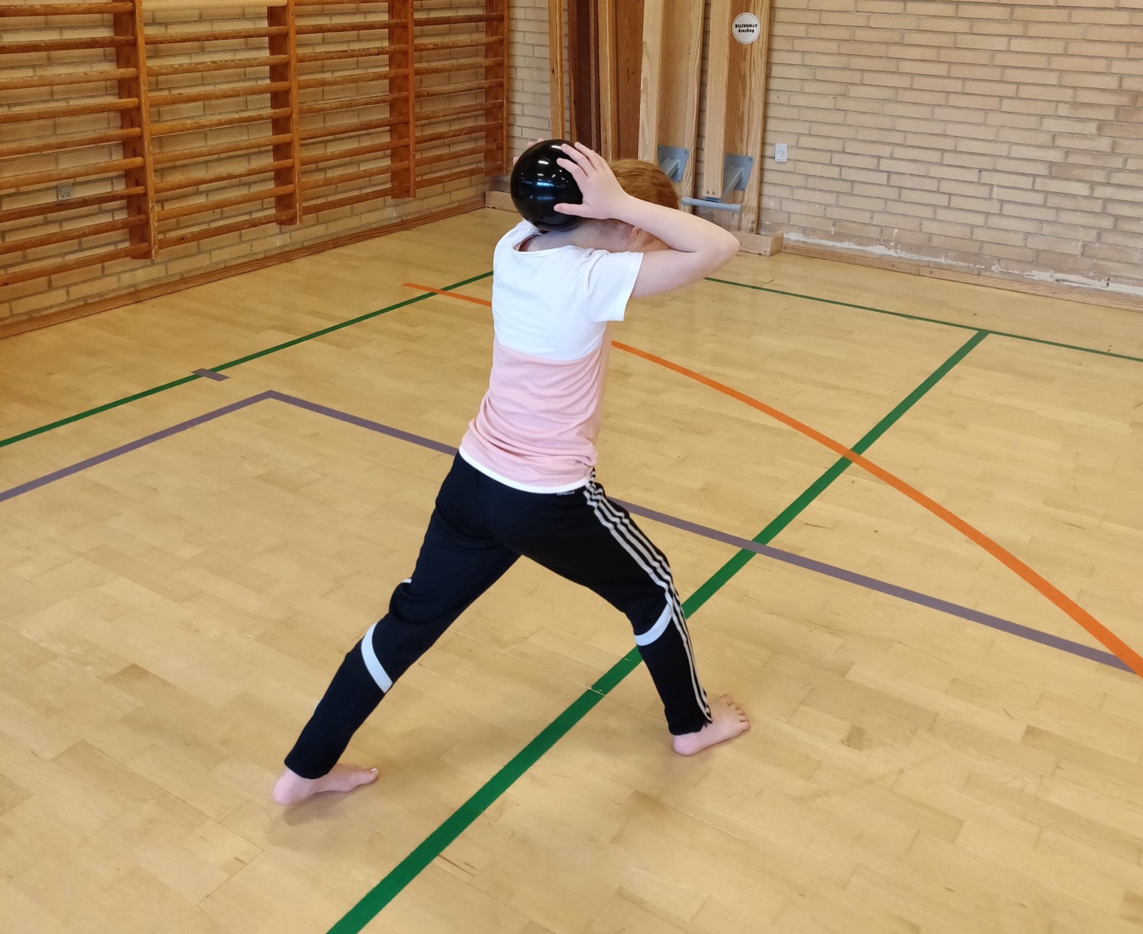 Bolden triller på ryggen