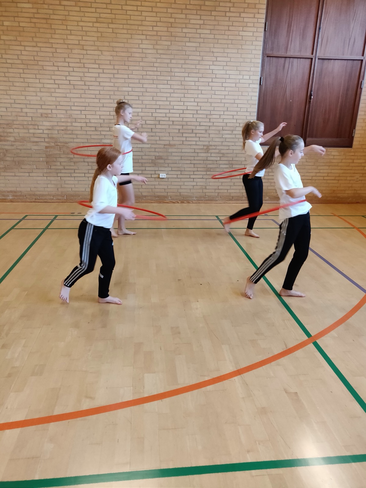 Tøndebånd: Hula med og uden drejning