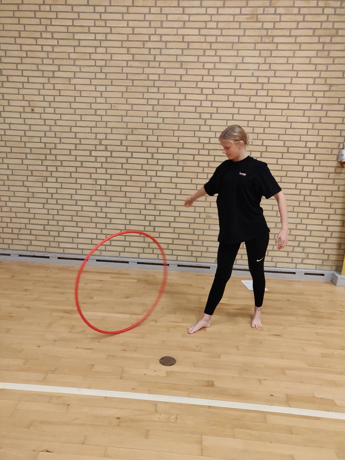 Tøndebånd: Snurre på gulv