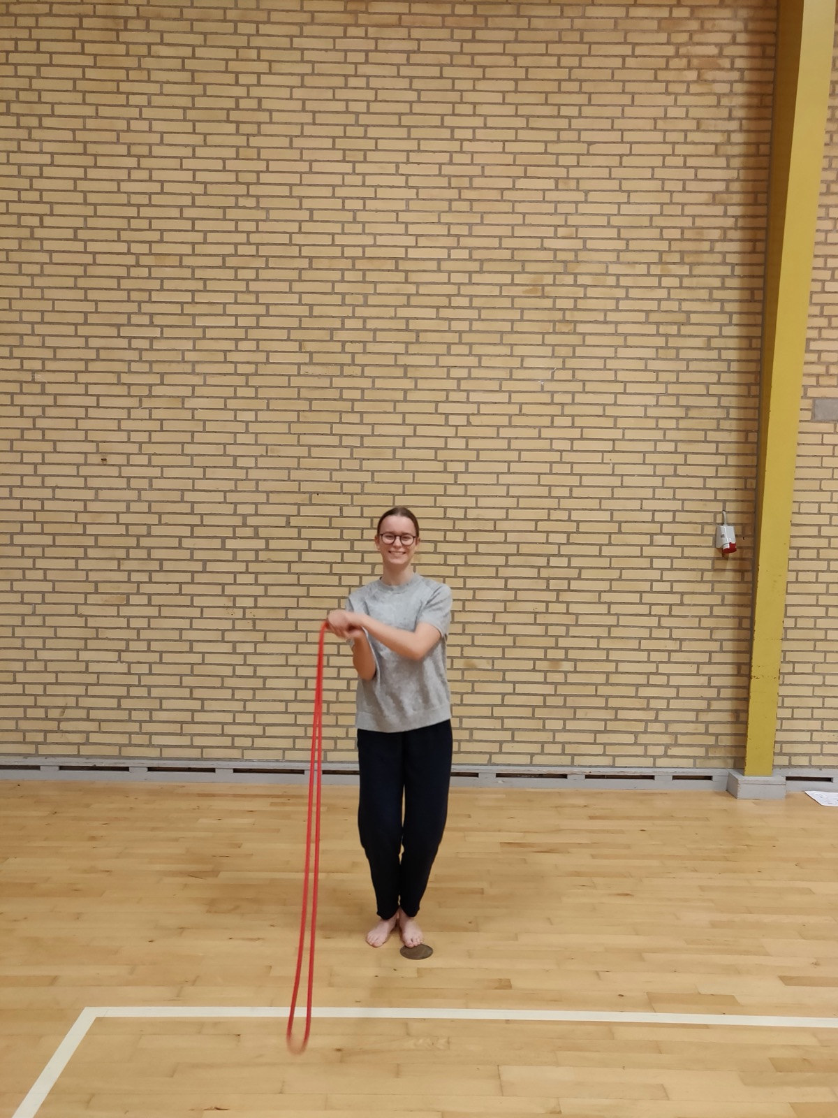 Sjippetov: Sving langs kroppen med hop