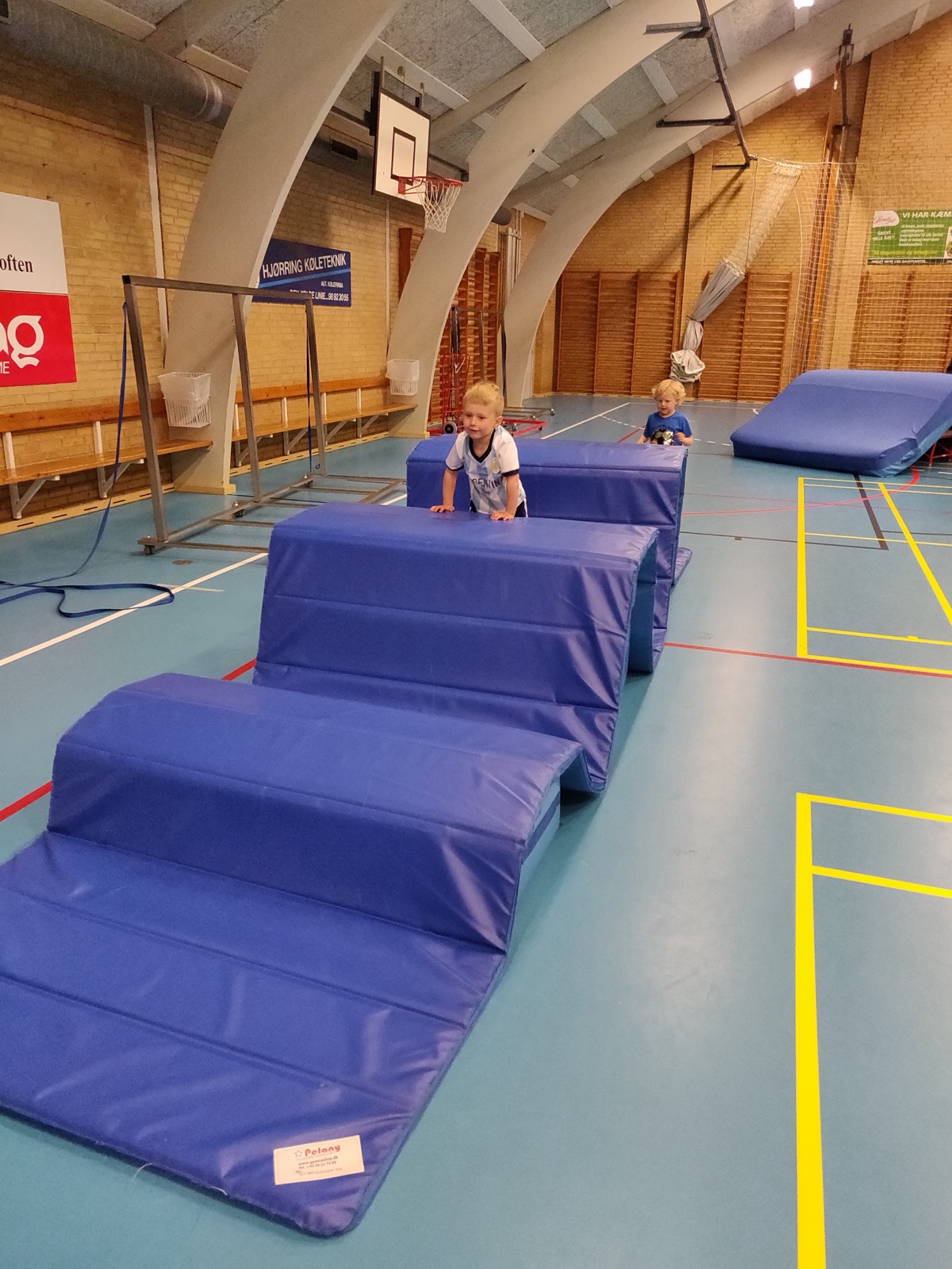Redskabsstation: Klatre over et bjerg og en bjergkæde